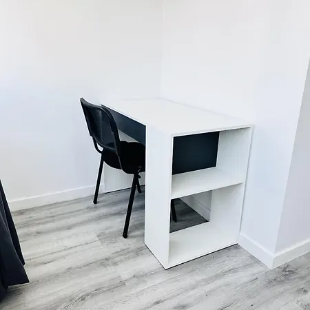 Flip-flop House Apartment *